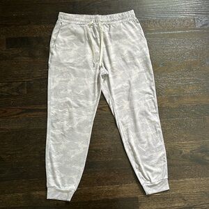 Vuori Performance joggers. Women’s size M, grey camo